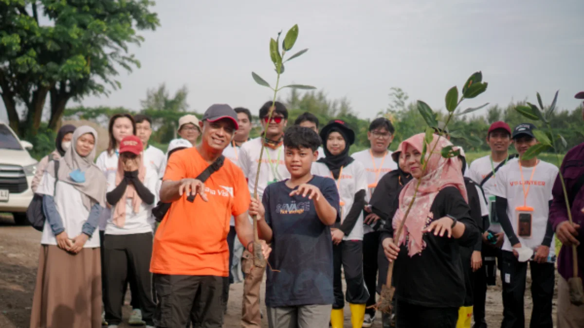 14-year-old Indonesian plants 38,000 mangroves, helps local women turn them into sustainable products