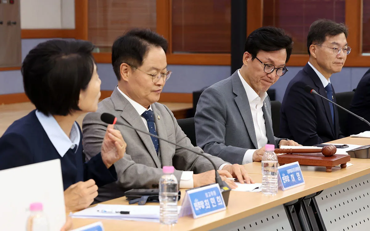최민희, 김민석 면전서 “제가 감시하겠다”…與최고위 냉기류