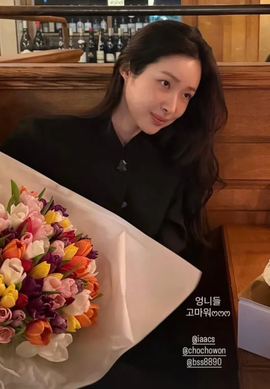 '하정우♥' 차정원, 결혼 발표 후 꽃다발 선물 세례.."언니들 고마워"