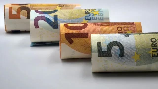 Governo confirma aumento do salário mínimo para 970 euros em 2027