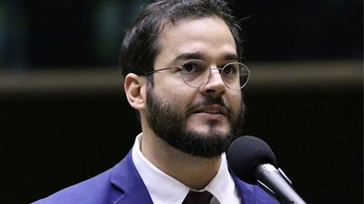 Após rumores de desistência, Túlio Gadêlha ‘quebra o silêncio’ e confirma candidatura ao Senado