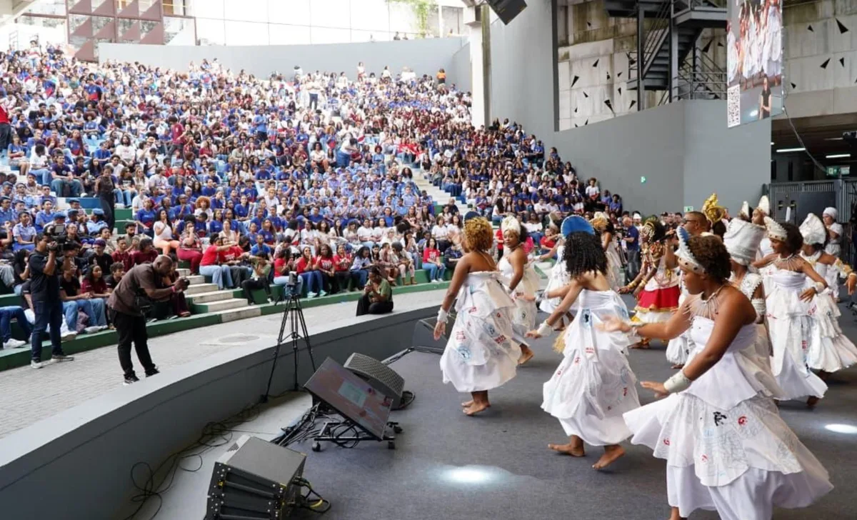 4 mil estudantes lotam Concha Acústica para Aulão do Enem
