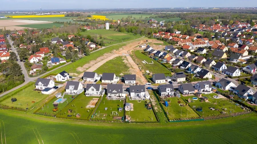 Häuser und Wohnungen: Immobilienpreise steigen - aber Rückgänge in Metropolen