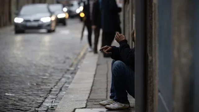 Pobreza persistente afetava 61,7% das pessoas pobres em Portugal em 2025