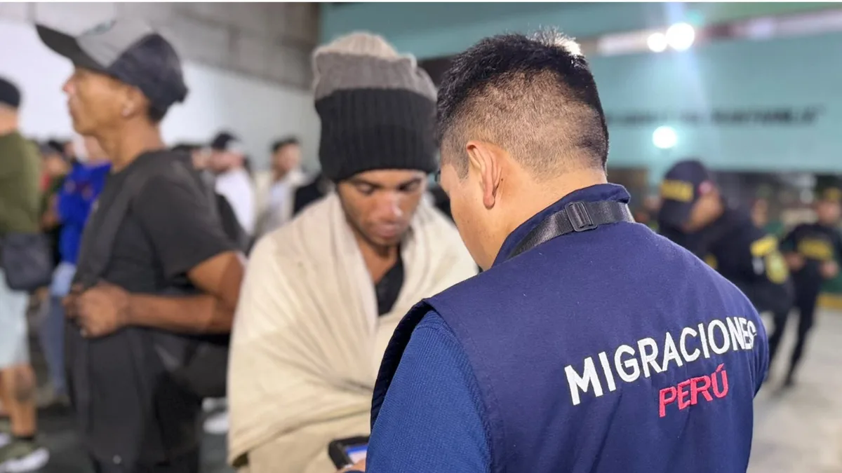 Migraciones y PNP intervienen a cerca de 500 extranjeros durante operativo en Lima Centro