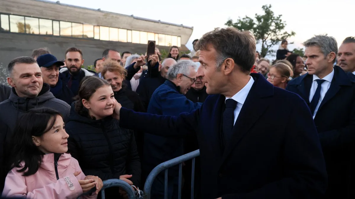 Saint-Pierre-et-Miquelon est "français" déclare Emmanuel Macron à son arrivée dans l'archipel en réponse à Donald Trump