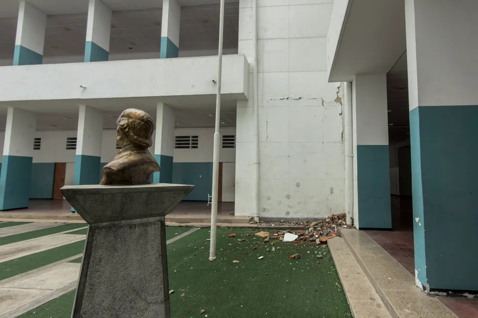 Docentes reclaman claridad sobre recuperación de escuelas afectadas por los sismos