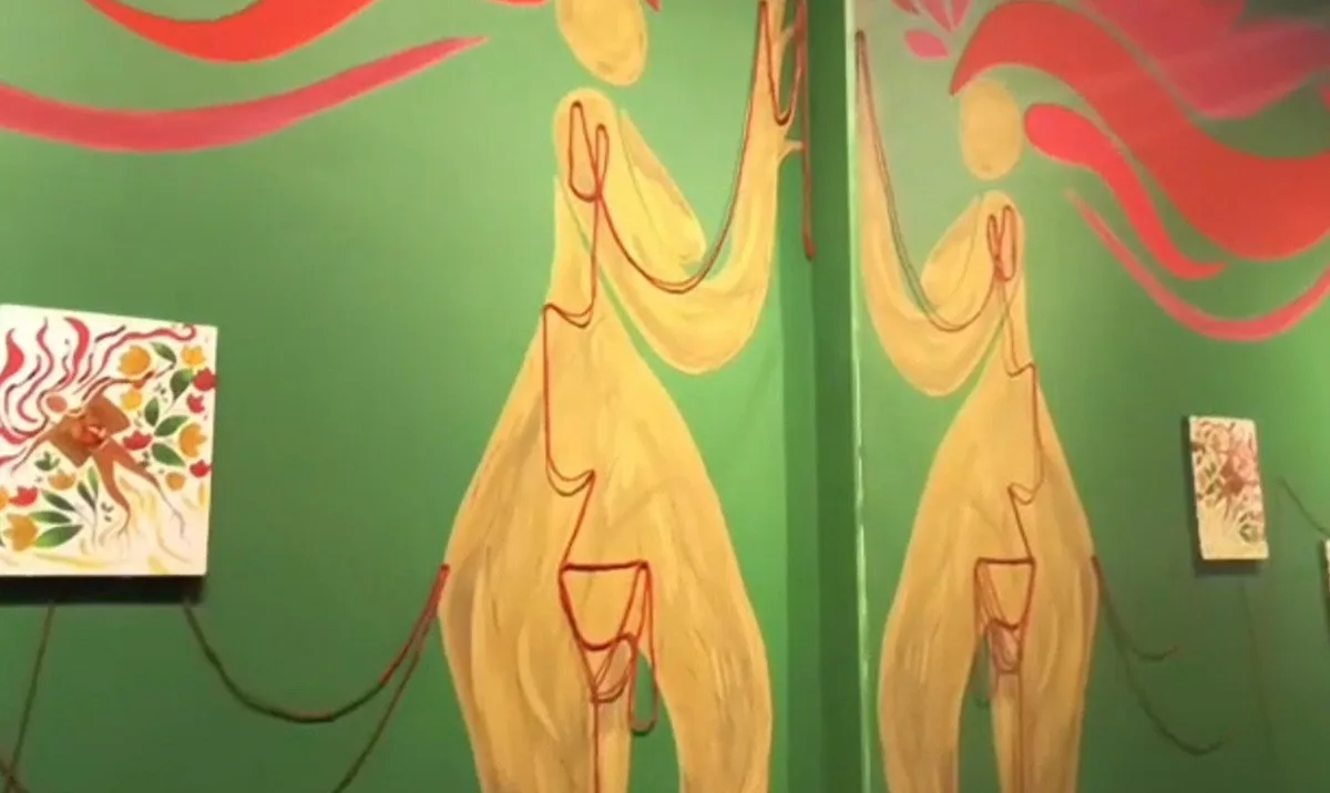 Exposição coletiva reúne arte têxtil e reflexões ancestrais em Teresópolis