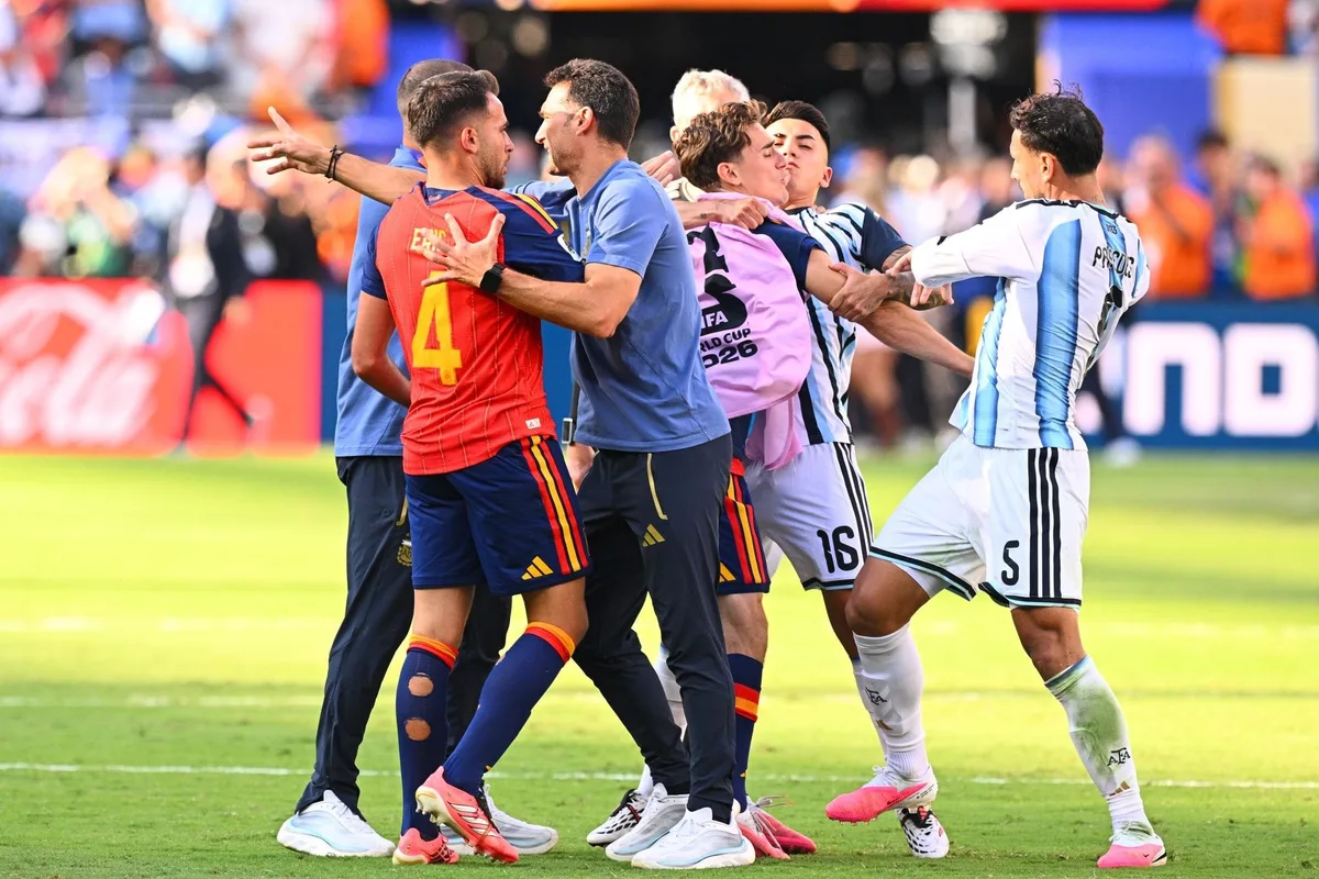 Durísima sanción de la FIFA a Argentina por los incidentes en la final del Mundial contra España y por la bandera de Malvinas ante Inglaterra