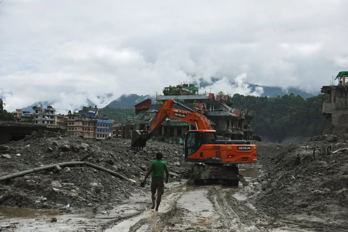 El primer ministro de Nepal afirmó que la inundación en la frontera con China “no fue común” y la vinculó al cambio climático