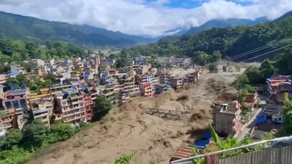 Enchentes no Nepal deixam pelo menos 616 mortos e 2,5 mil desaparecidos; país pede ajuda internacional