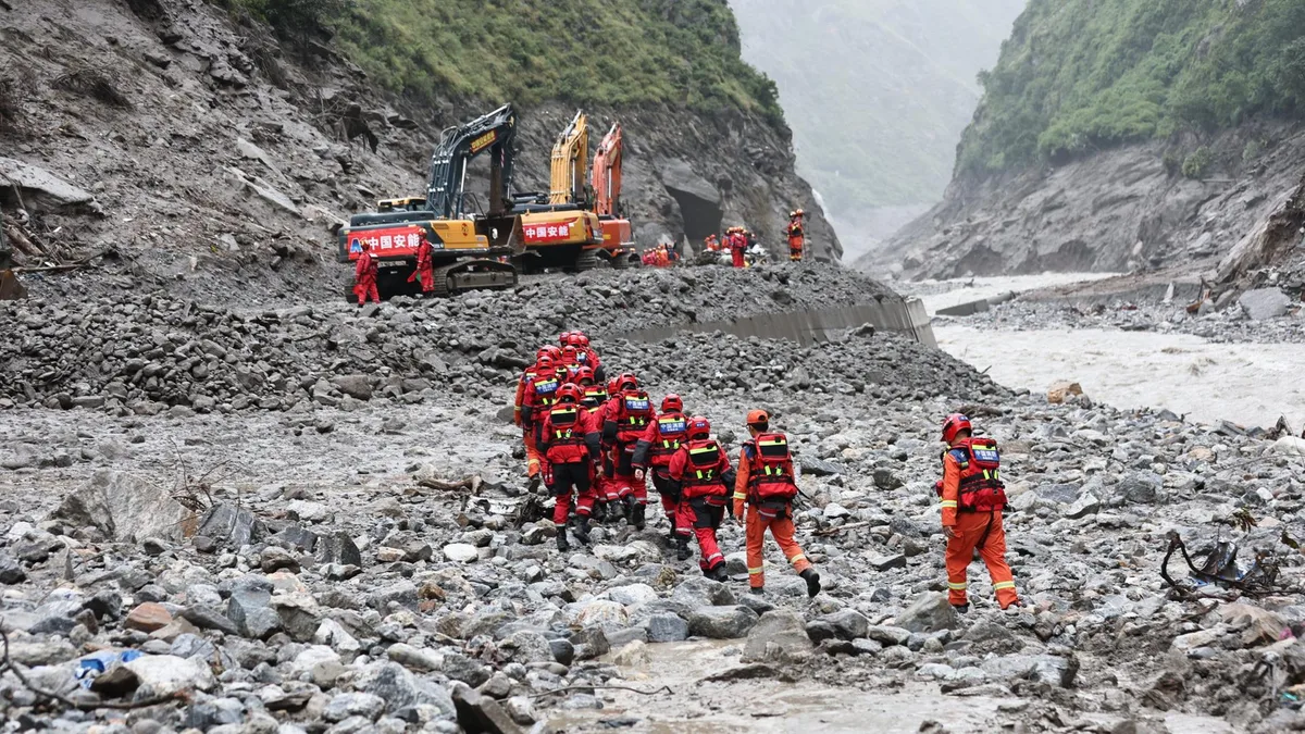Sturzflut: Erschwerte Suche nach Flutopfern im Himalaya