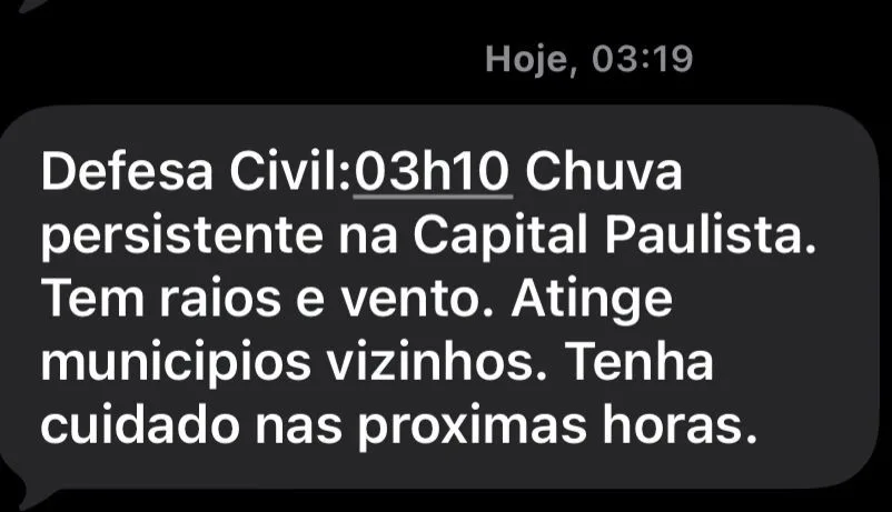 Chuva deixa capital em estado de atenção para alagamentos nesta terça-feira; Defesa Civil emite alerta de raios e vento