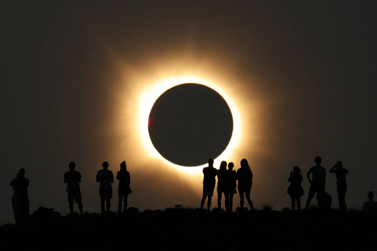 Veja fotos do eclipse solar total desta quarta-feira (12)