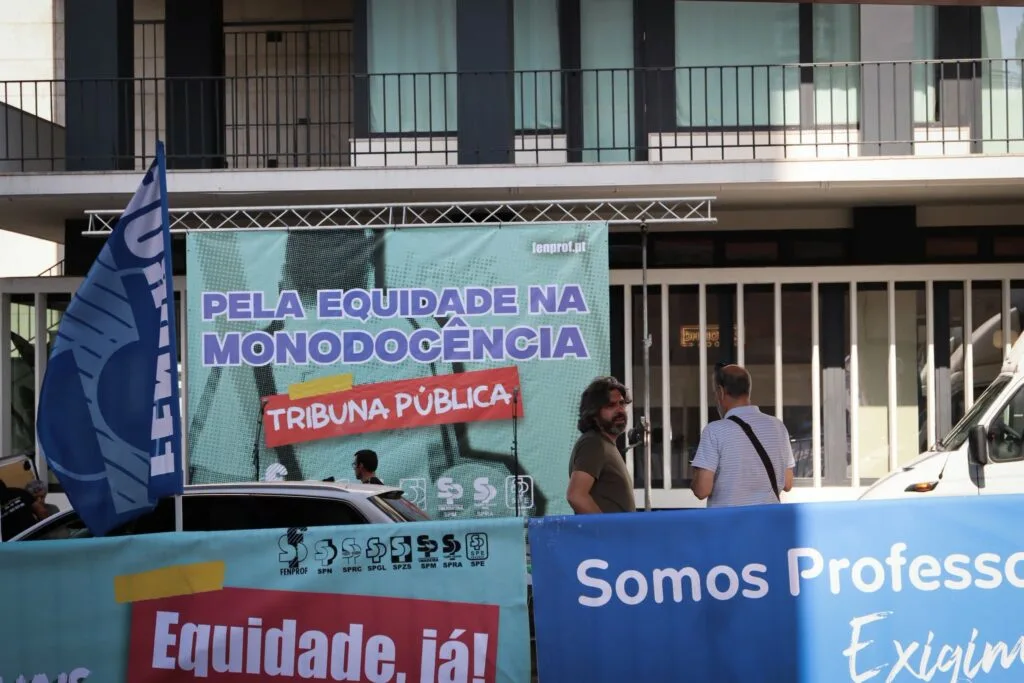 Mais de 20 mil professores colocados nas escolas? FENPROF diz que falta de docentes não está resolvida