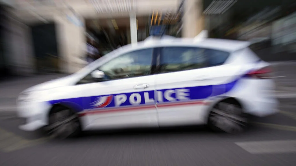 France: une voiture fonce dans la foule à Caen, faisant au moins un mort et une dizaine de blessés
