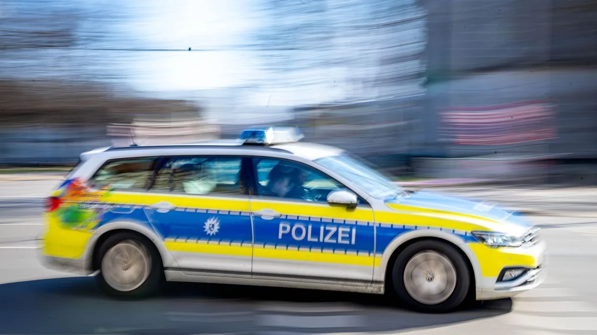 Angriff auf Seniorin: 68-Jährige am Weserufer vom Rad gestoßen – Lebensgefahr