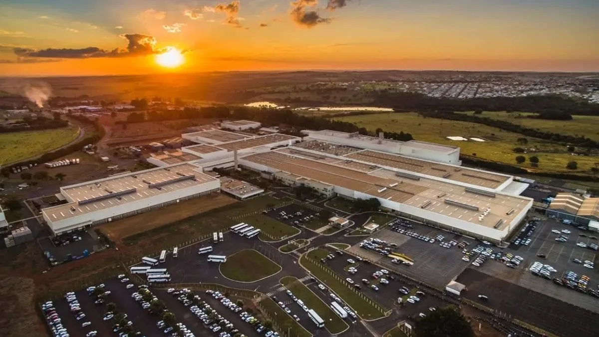 Montadora asiática prepara demissões em fábrica com quase 30 anos no Brasil, mas negocia retorno de funcionários em 2027