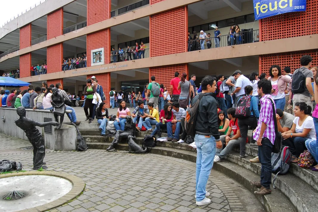 Más de 23 mil estudiantes reciben becas de la Universidad de Costa Rica: institución explica cuánto invierte y cómo se asignan