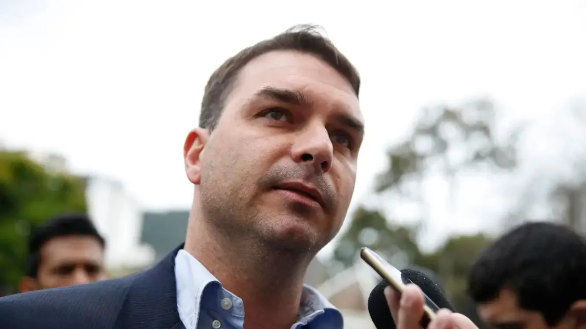 Flávio Bolsonaro tentou levar ‘caso Dark Horse’ para as mãos de Mendonça