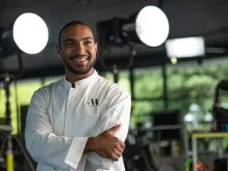 « Ici tout commence » : pourquoi Benjamin Douba-Paris s’éloigne-t-il du feuilleton de TF1 ?
