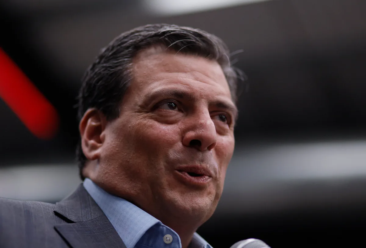 Mauricio Sulaimán, presidente del CMB, alienta a Canelo Álvarez para que pelee en el Estadio Azteca: “Sería maravilloso”