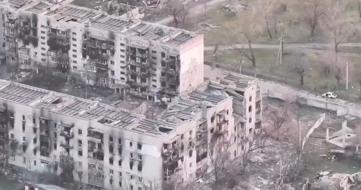 El drama de la ciudad ucraniana por la que el Papa le pidió una tregua a Putin: 1.700 habitantes sin alimentos y con una salida por la "ruta de la muerte"