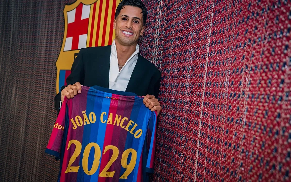João Cancelo oficializado como reforço do FC Barcelona até 2029