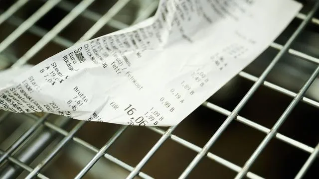 Kassenbon: Digitaler Kassenbon soll von 2028 an Papierbeleg beim Einkauf ersetzen