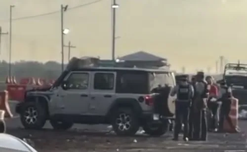 Conductora vuelca y destroza retén militar en carretera de Tamaulipas; presuntamente estaba en estado de ebriedad