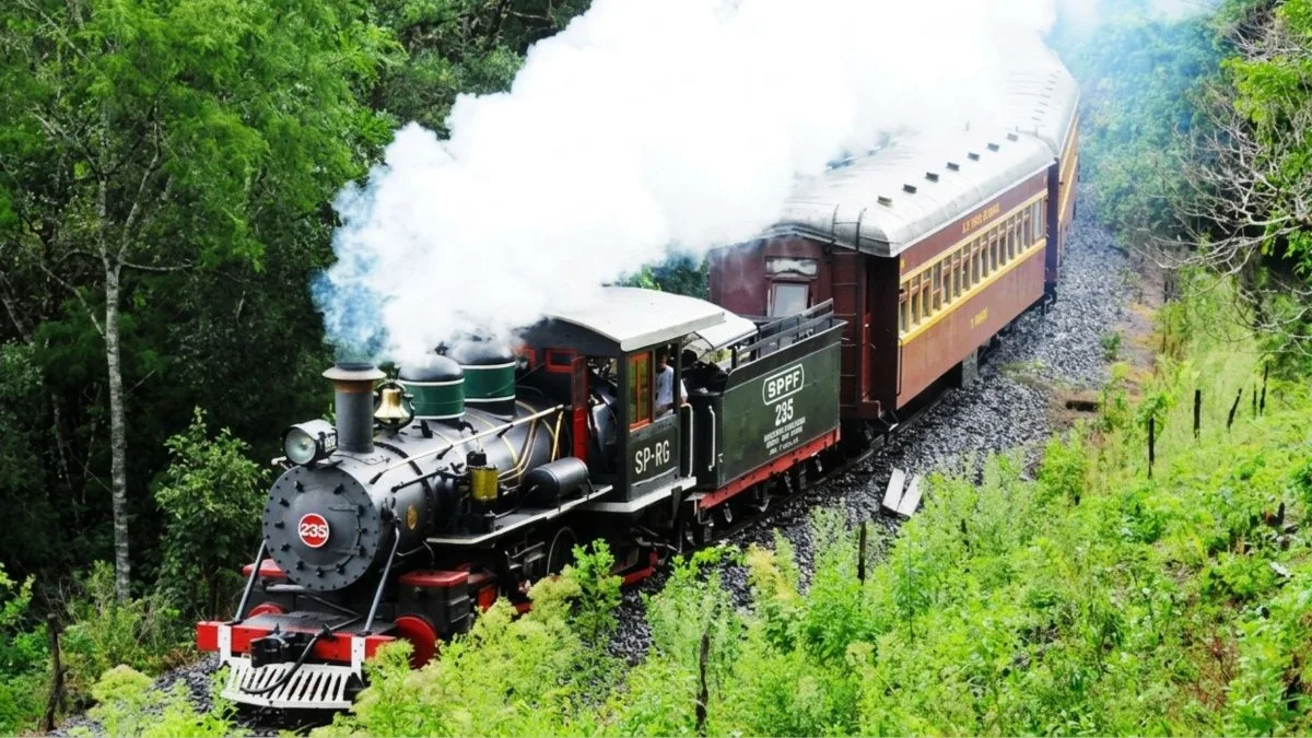 Maria Fumaça de 120 anos cruza SC e RS em viagem que preserva história