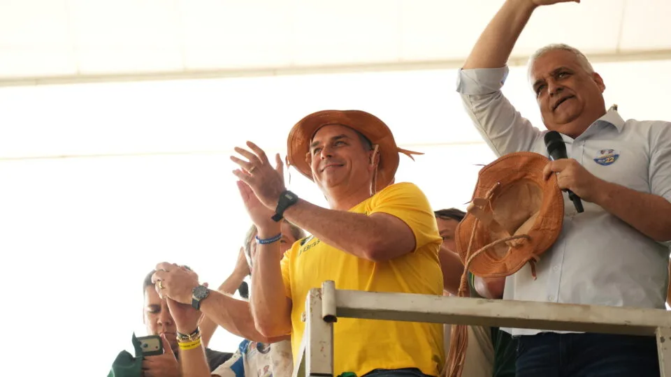 Flávio Bolsonaro inicia campanha presidencial no Nordeste