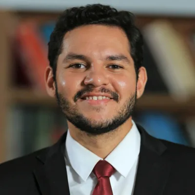 Mais tempo na escola não basta