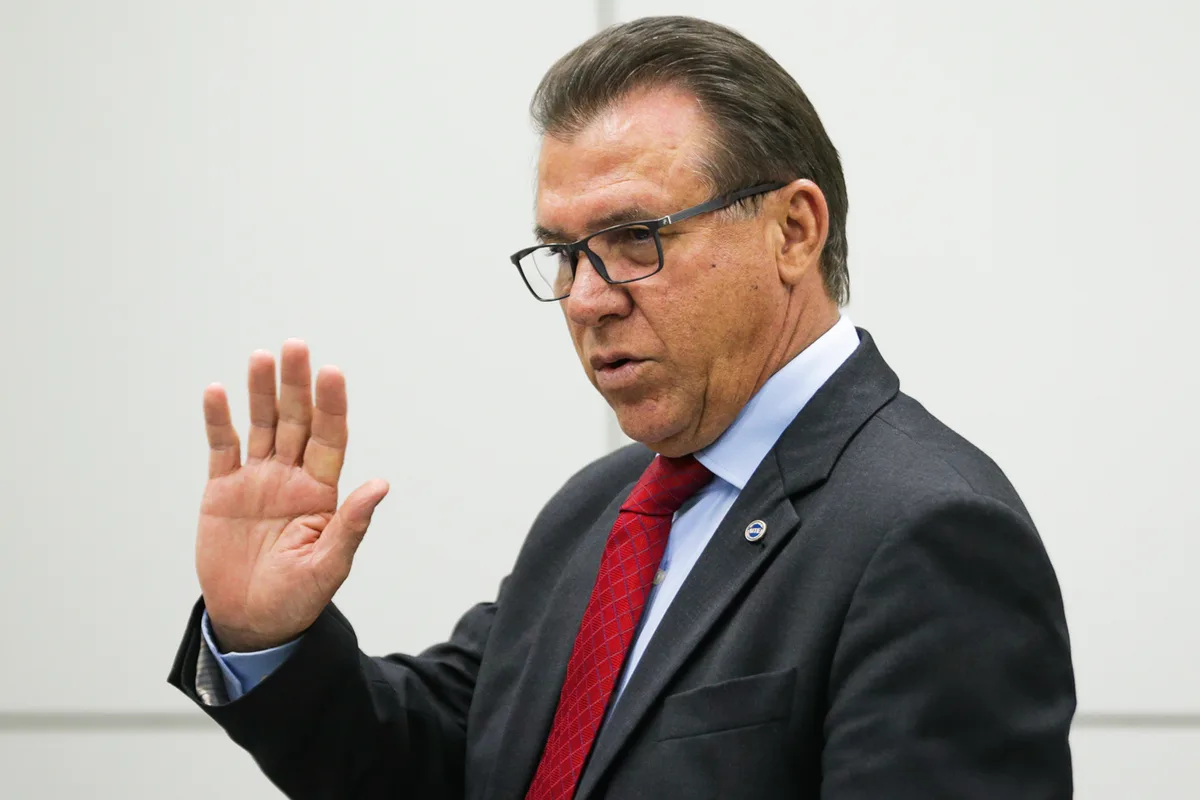 O encontro entre o ministro do Trabalho e setor supermercadista