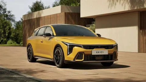 El nuevo Kia K4 Hybrid llega con 154 CV y dos carrocerías: el sustituto del Ceed se hace híbrido
