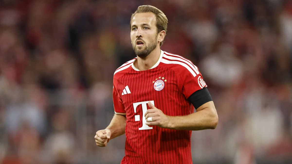 Kane iguala lenda, reforça argumento pela Bola de Ouro e ajuda Bayern a superar obstáculo