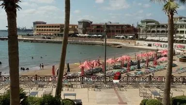 Syrien zwischen Strand und Zerstörung