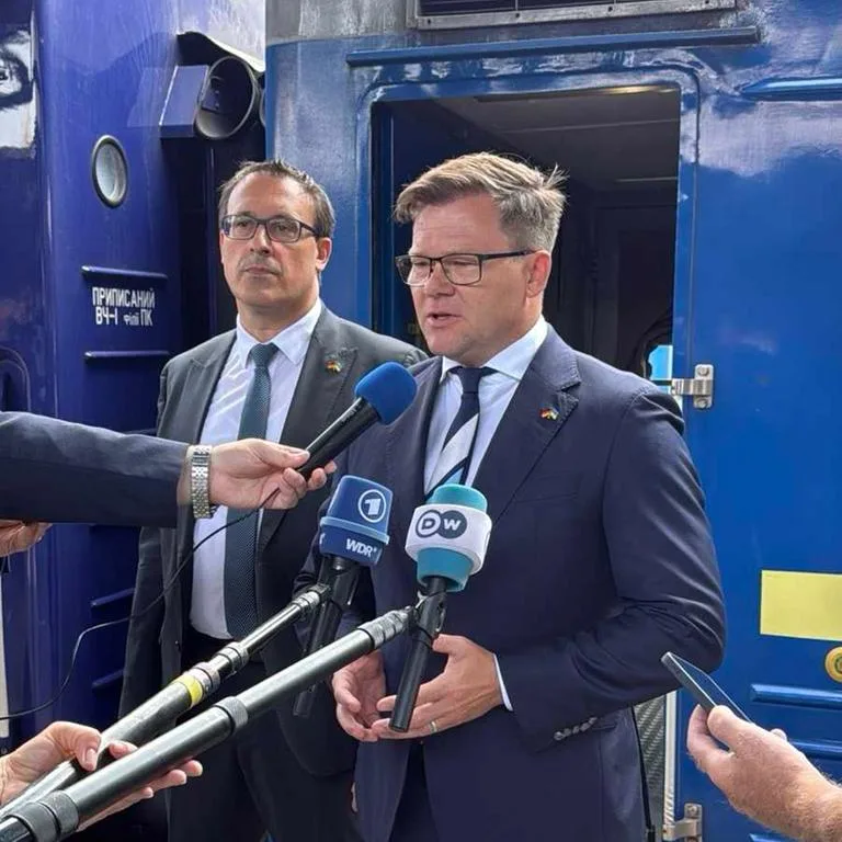Besuch in der Ukraine - Umweltminister Schneider sagt Hilfe für Reparatur der Tschernobyl-Schutzhülle zu