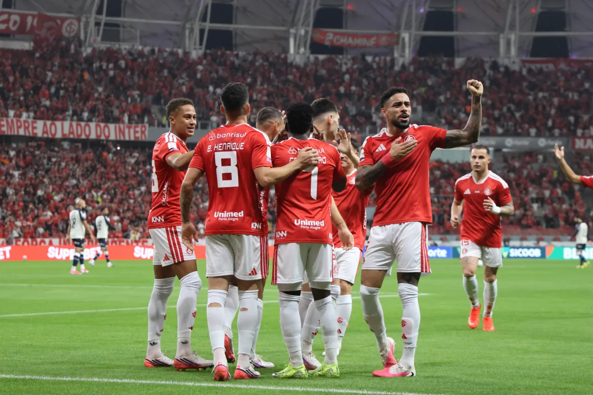 Internacional x Atlético-MG pelo Brasileirão: veja prováveis escalações e onde assistir