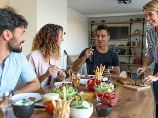 ENTRETIEN. Les personnes qui n’invitent jamais chez elles craignent surtout d’être « jugées »