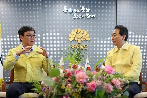 충남지사 만난 최휘영 장관 "외래관광객 3천만, 충남 역할 중요"