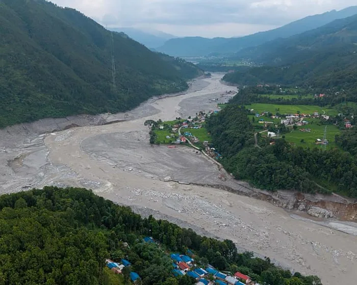 Afternoon Update: Australian missing in Nepal-Tibet floods found alive; Ray Hadley takes stand at Alan Jones trial; and the Kākāpō bounces back