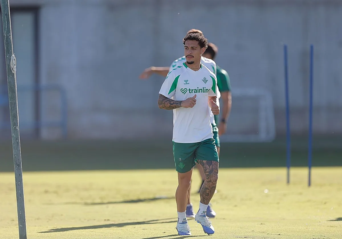 Antony estará disponible para el estreno de la Champions del Betis ante el Oporto