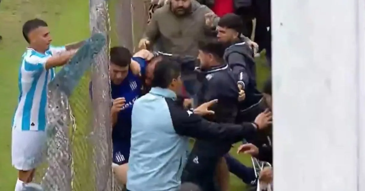 Batalla campal en la Reserva de Atlético Tucumán y Talleres: los hermanos Acosta, a las piñas con los hinchas