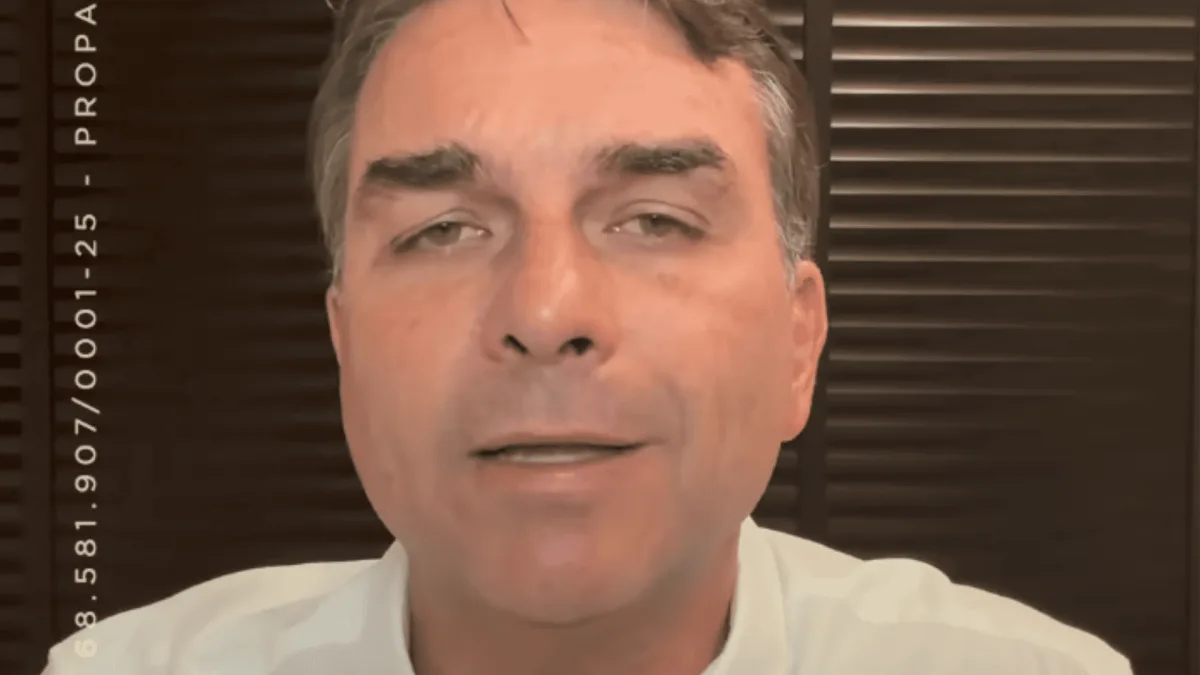 Flávio diz querer decretar que Brasil pertence a Jesus Cristo