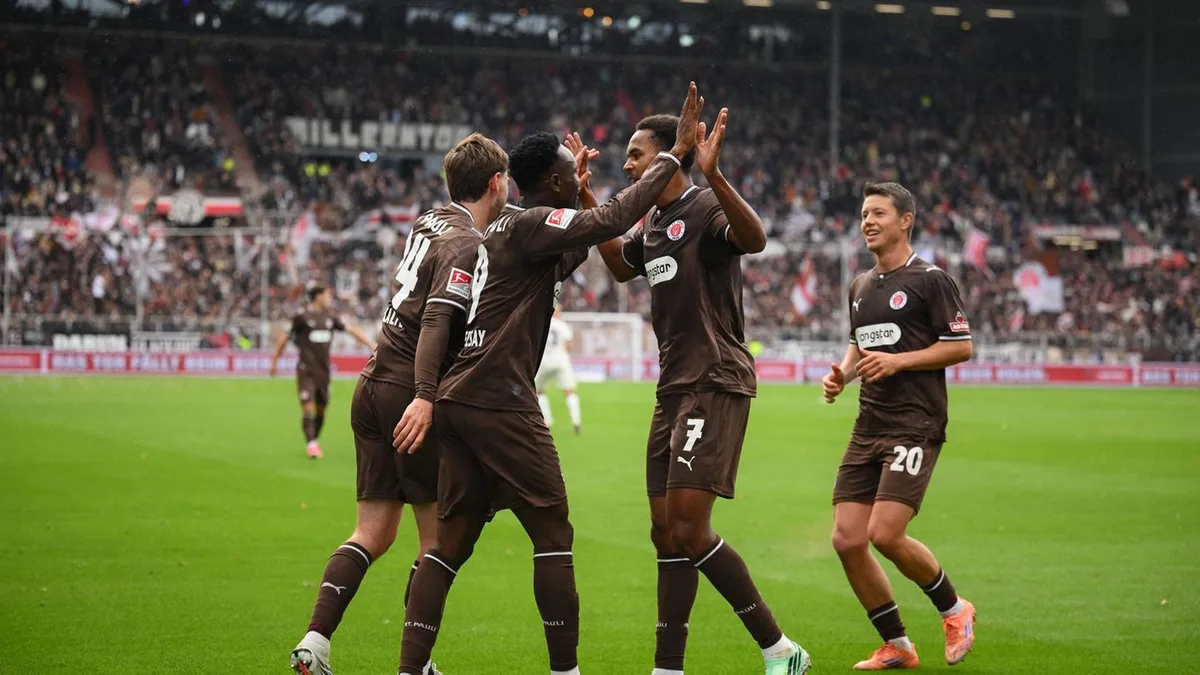 2. Bundesliga: FC St. Pauli verschärft Karlsruher Krise