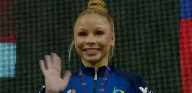 Flávia Saraiva é ouro nas barras assimétricas em etapa da Copa do Mundo