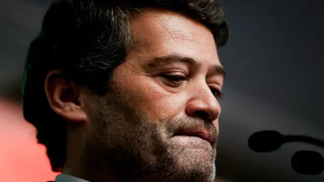 André Ventura adia decisão sobre moção de censura para quarta-feira