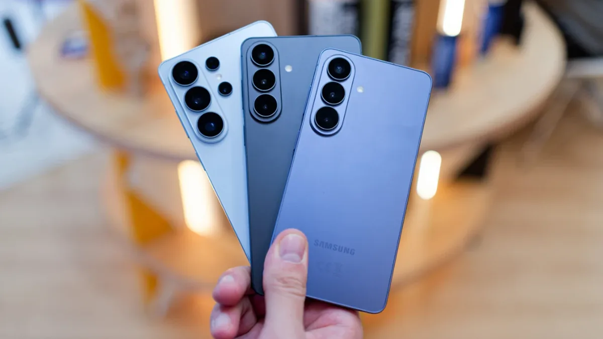 Galaxy S27 Ultra : son design s’inspirerait fortement de l’iPhone 17 Pro