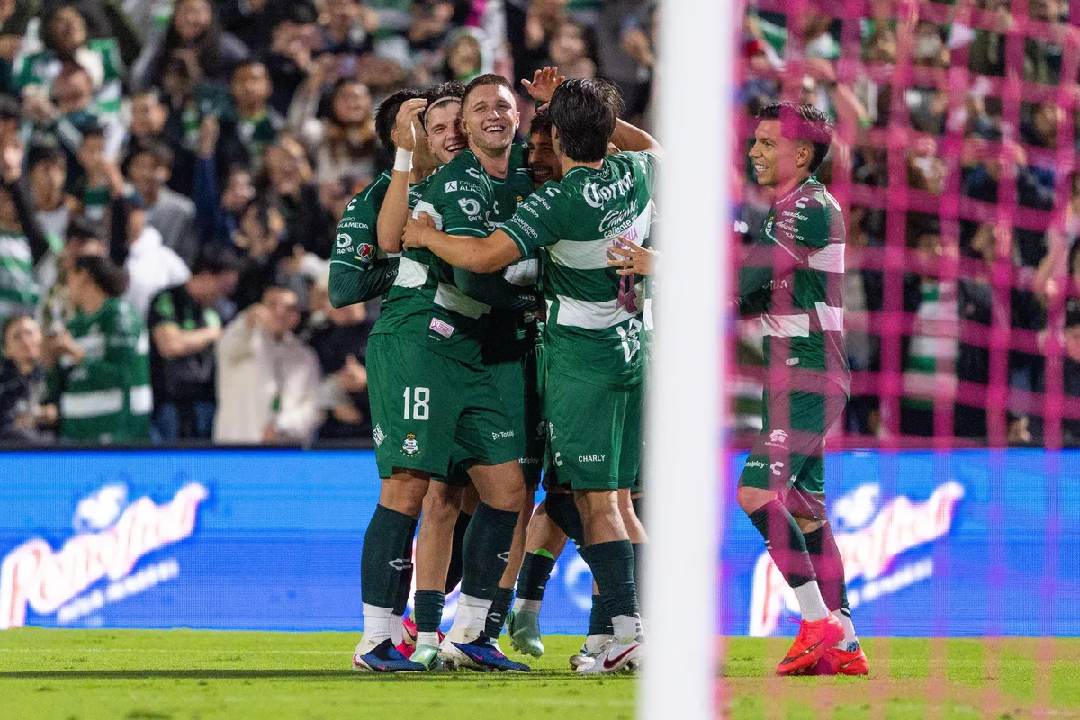 Tahiel Jiménez firma hat-trick en la goleada de Santos Laguna ante Querétaro